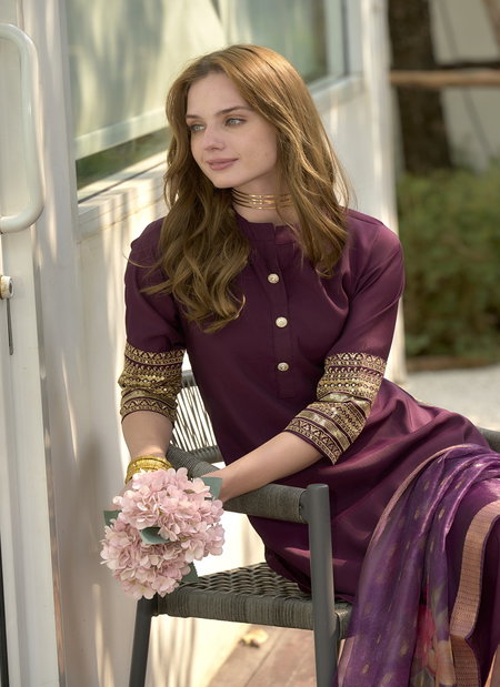 Tew Roman With Embroidered Work Kurti With Bottom Dupatta Wholesalers In Delhi